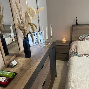 https://chambre-chez-lhabitantla-cuisine-sdb-grand-balcon-sont-partages.inbrittany.com